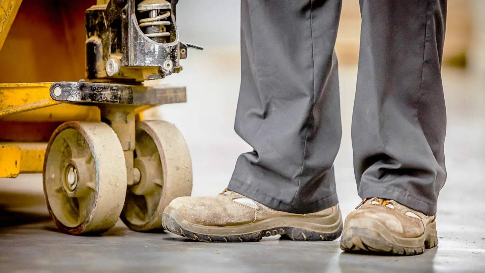Warehouse Shoes – Best for Walking on Concrete All Day | Shoe Guide