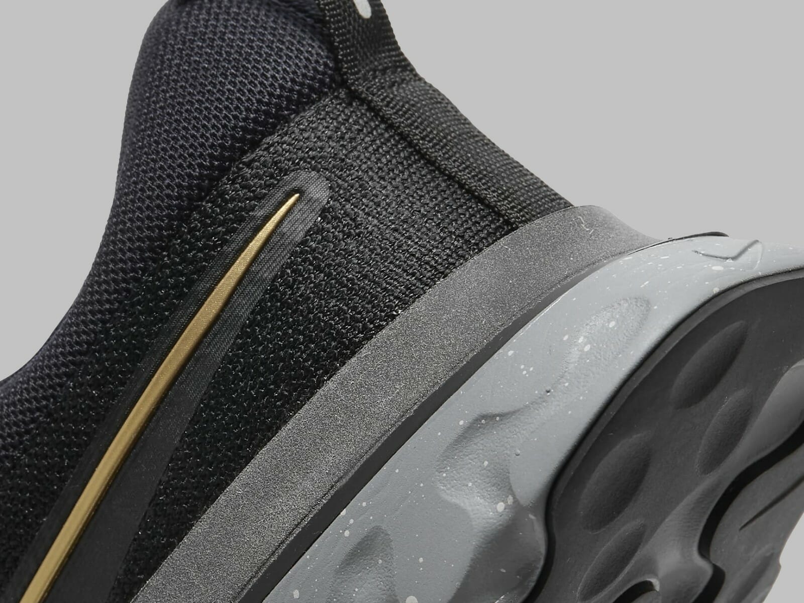 Close up of the heel strike and heel counter on the react infinity run